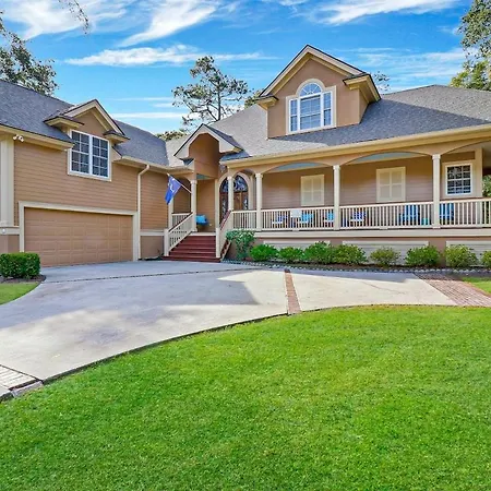 Gorgeous 7 Bed 6 & 1-2 Bath Home With Private Heated Pool